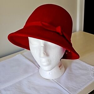 Winter felt hat NWOT